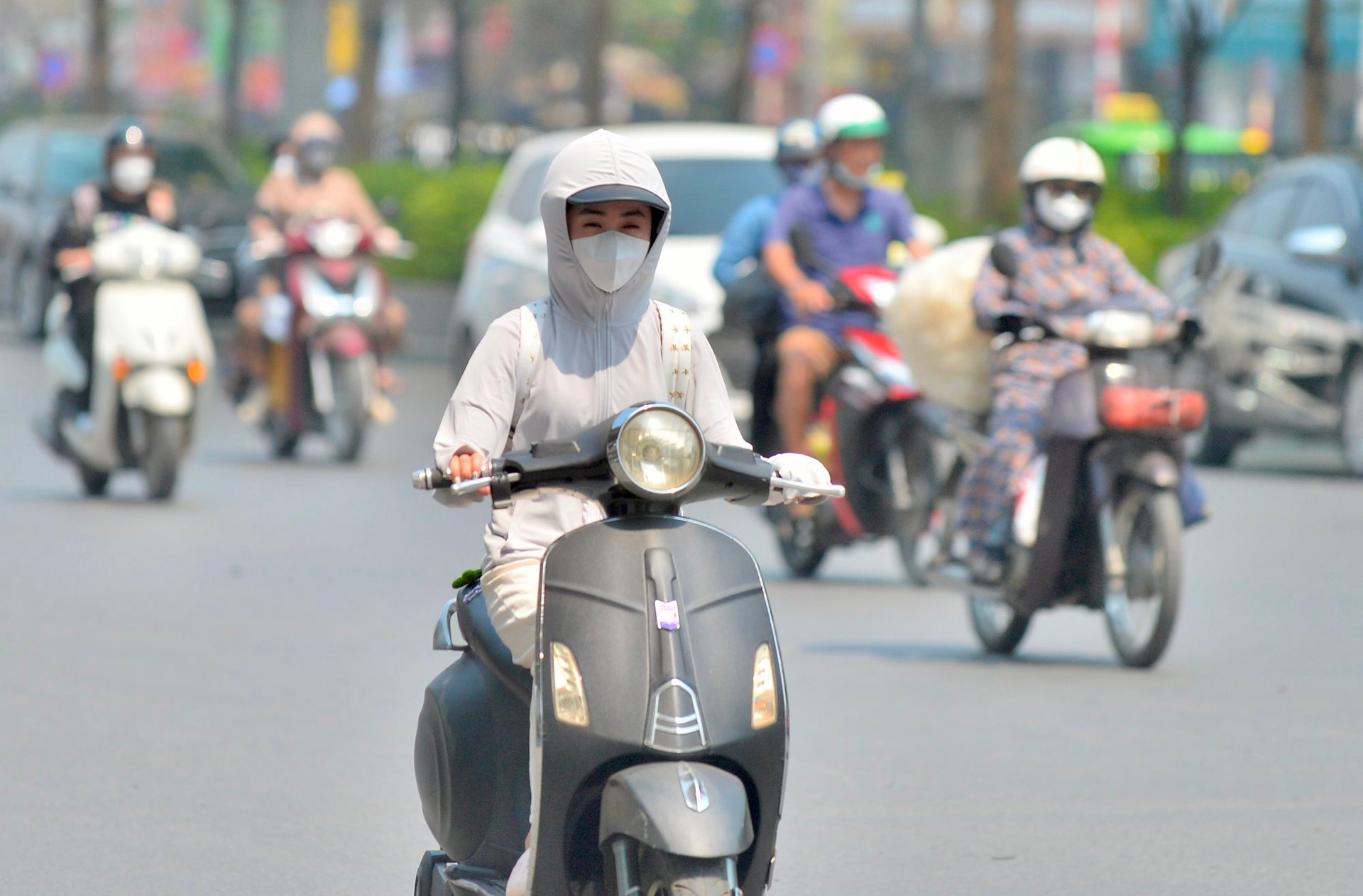 Thời tiết 26/6: Miền Bắc hạ nhiệt nhờ mưa giông, Trung Bộ tiếp tục nắng nóng gay gắt