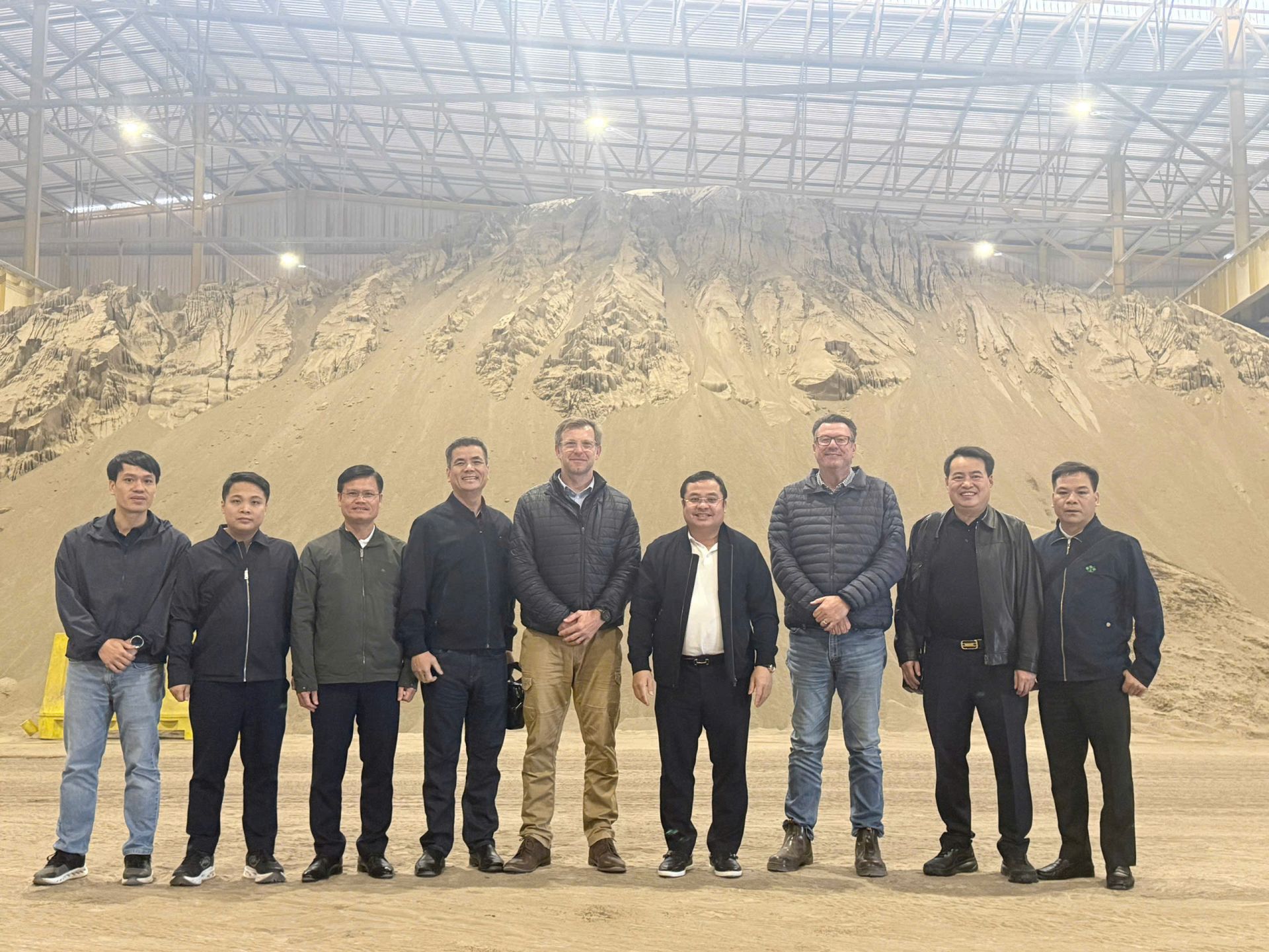 Đo&agrave;n c&ocirc;ng t&aacute;c Vinachem l&agrave;m việc với C&ocirc;ng ty Kropz về khả năng hợp t&aacute;c cung ứng quặng apatit cho c&aacute;c đơn vị sản xuất ph&acirc;n b&oacute;n thuộc Tập đo&agrave;n