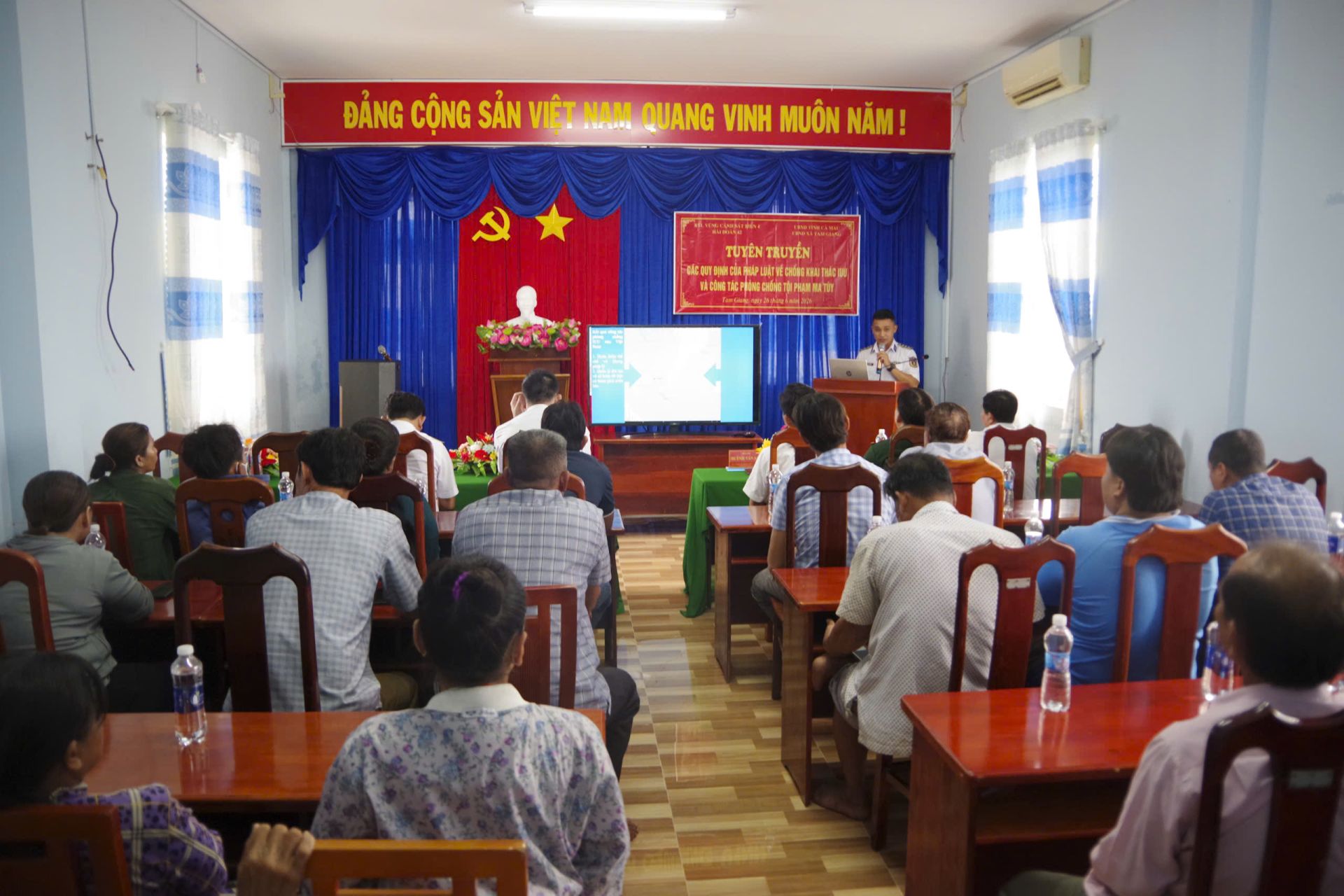 Quang cảnh buổi tuy&ecirc;n truyền