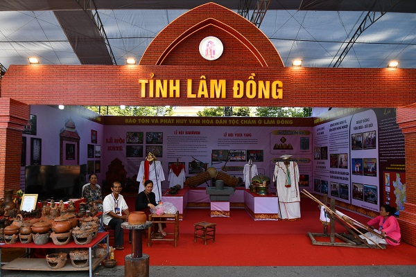 Gian trưng b&agrave;y tư liệu, hiện vật về d&acirc;n tộc Chăm tỉnh L&acirc;m Đồng