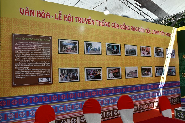 Một số tư liệu tại Gian trưng b&agrave;y tư liệu, hiện vật về d&acirc;n tộc Chăm tỉnh T&acirc;y Ninh