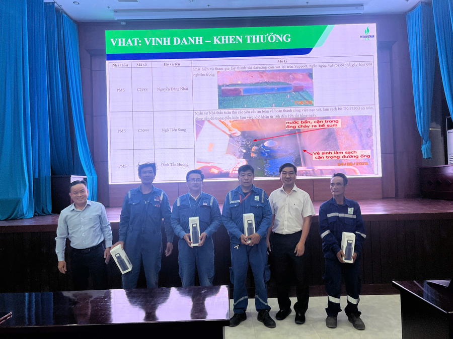 BSR biểu dương, khen thưởng c&aacute;c c&aacute; nh&acirc;n nh&agrave; thầu c&oacute; đ&oacute;ng g&oacute;p t&iacute;ch cực trong c&ocirc;ng t&aacute;c ATLĐ v&agrave; x&acirc;y dựng văn h&oacute;a an to&agrave;n tại NMLD Dung Quất
