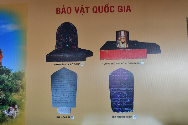 Một số Bảo vật quốc gia của người Chăm Kh&aacute;nh H&ograve;a được giới thiệu tại Gian trưng b&agrave;y tư liệu, hiện vật về d&acirc;n tộc Chăm Kh&aacute;nh H&ograve;a