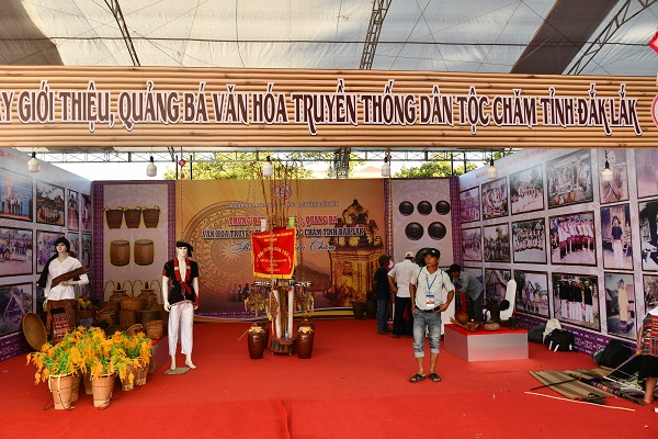 Gian trưng b&agrave;y tư liệu, hiện vật về d&acirc;n tộc Chăm tỉnh Đak Lak