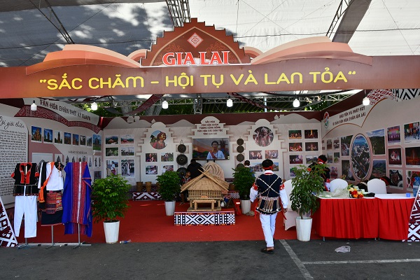 Gian trưng b&agrave;y tư liệu, hiện vật về d&acirc;n tộc Chăm tỉnh Gia Lai