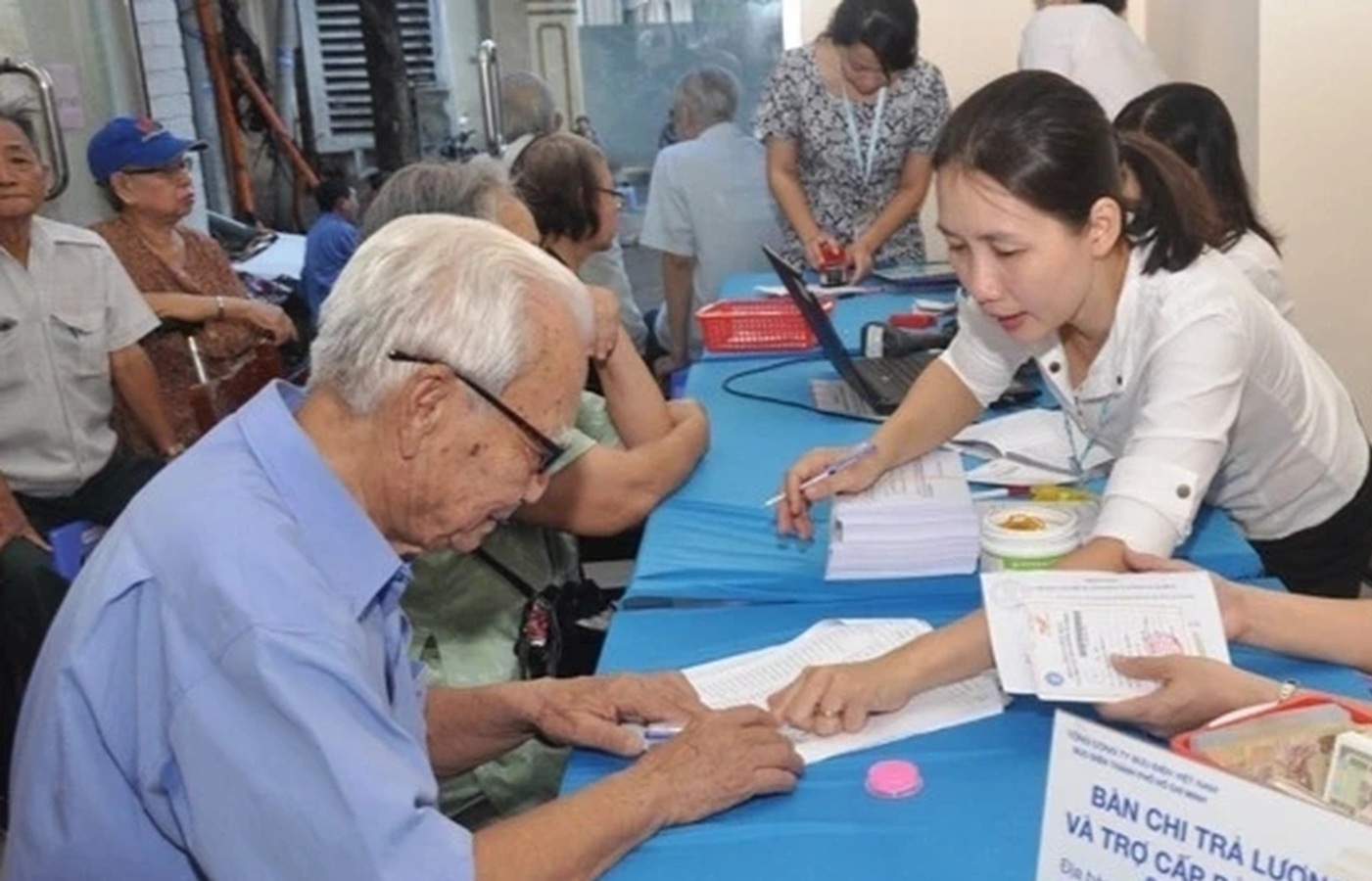 Triển khai lịch chi trả lương hưu và trợ cấp bảo hiểm xã hội theo mức tăng mới từ 1/7