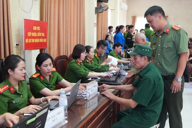 Nghệ An đẩy mạnh thu nhận mẫu ADN thân nhân liệt sĩ, góp phần xác định danh tính hài cốt còn thiếu thông tin