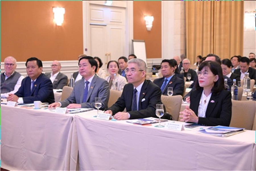 C&aacute;c đại biểu trong v&agrave; ngo&agrave;i nước tham dự hội nghị