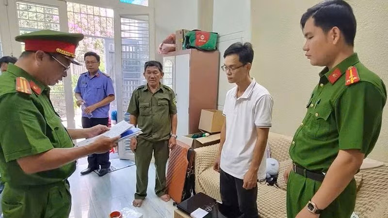 Vĩnh Long: Khởi tố 2 đối tượng sản xuất hàng trăm nghìn sản phẩm nước yến giả