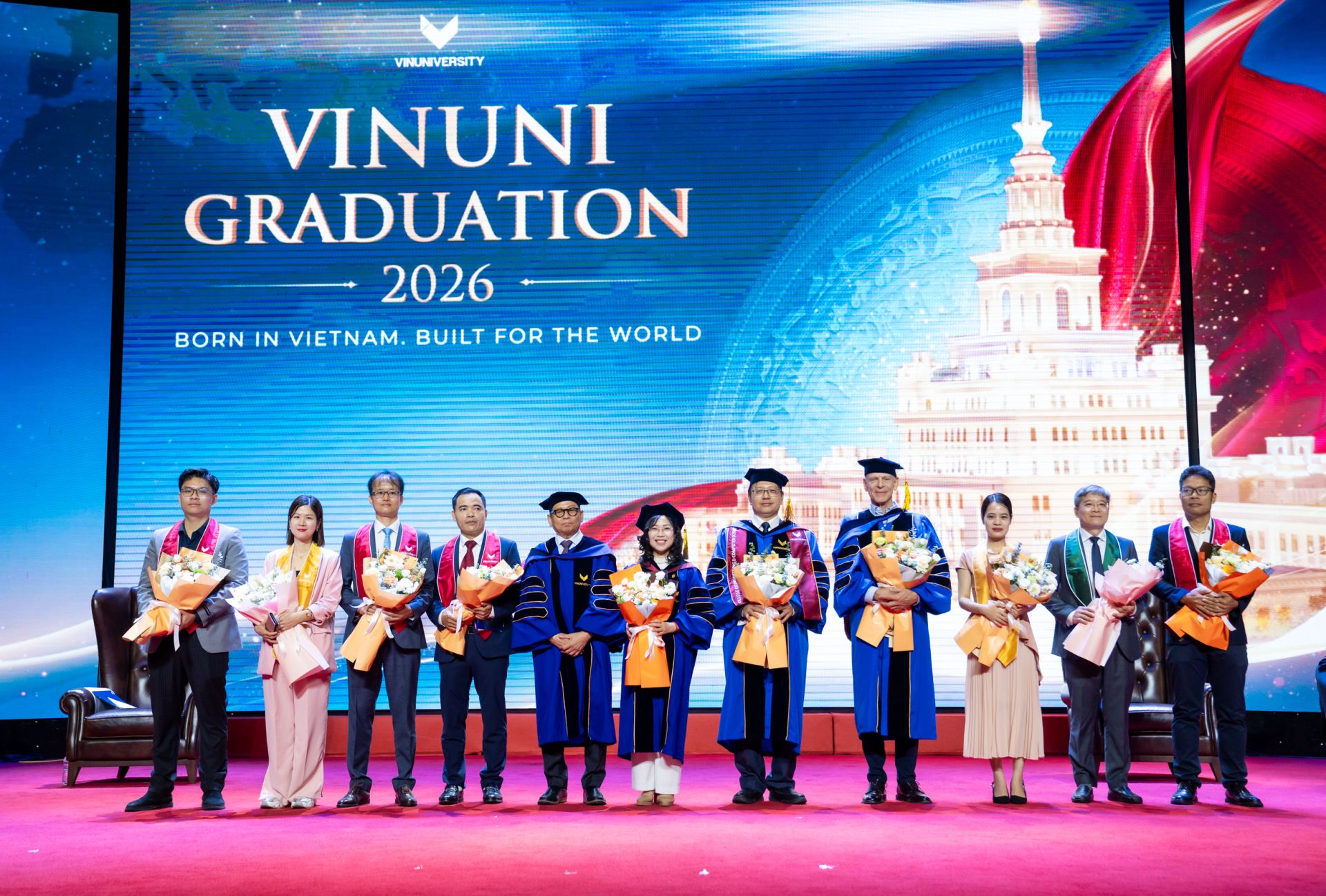 Ảnh 5. L&atilde;nh đạo từ hệ sinh th&aacute;i Vingroup c&ugrave;ng VinUni x&acirc;y dựng Tổ hợp Nghi&ecirc;n cứu & Đổi mới s&aacute;ng tạo V-RIC