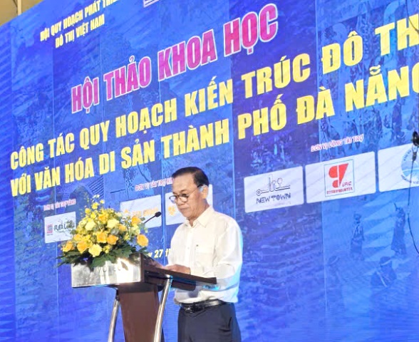 &Ocirc;ng Nguyễn Cửu Loan - Ph&oacute; Chủ tịch ki&ecirc;m Tổng Thư k&yacute; Hội Quy hoạch ph&aacute;t triển đ&ocirc; thị TP. Đ&agrave; Nẵng ph&aacute;t biểu tại hội thảo