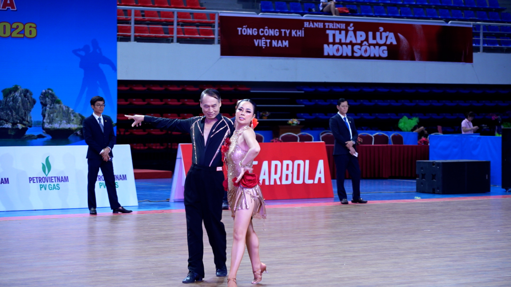 Thi đấu Chung kết trung ni&ecirc;n 5 điệu latin