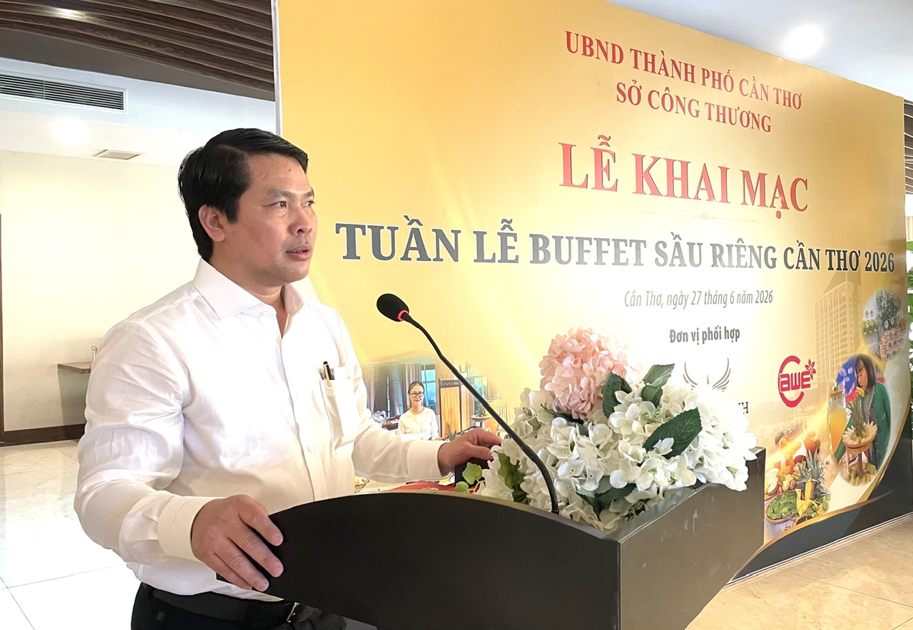 &Ocirc;ng H&agrave; Vũ Sơn, Gi&aacute;m đốc Sở C&ocirc;ng thương TP. Cần Thơ ph&aacute;t biểu khai mạc Tuần lễ Buffet Sầu ri&ecirc;ng Cần Thơ năm 2026