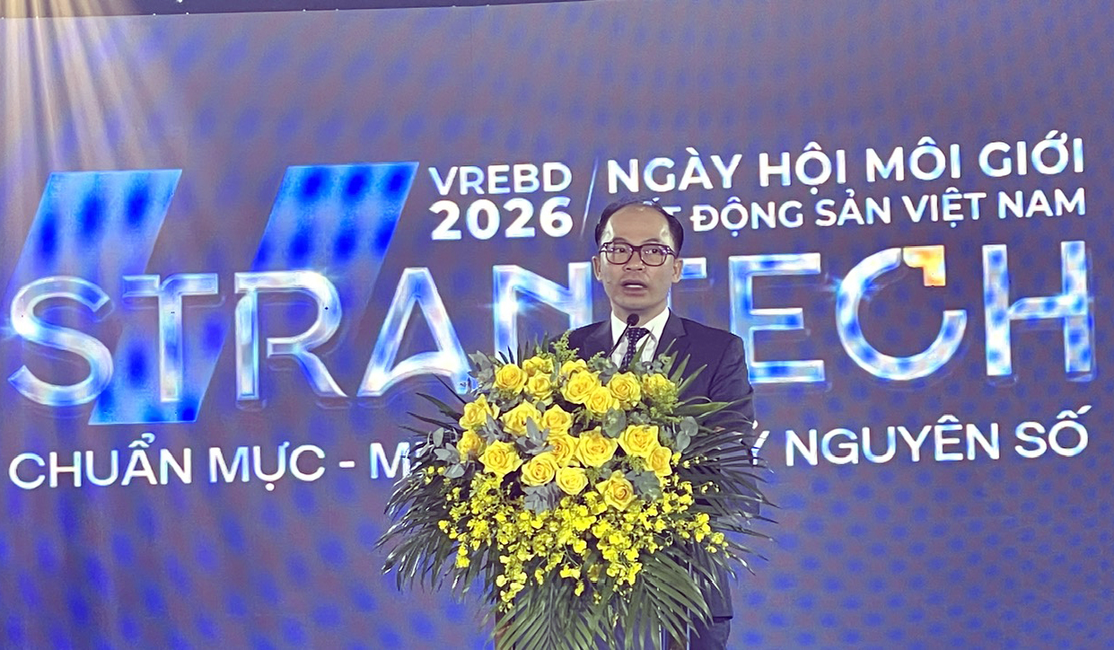 &Ocirc;ng Trần Văn B&igrave;nh Ph&oacute; Chủ tịch Hội M&ocirc;i giới M88 WC 2026 Việt Nam ph&aacute;t biểu khai mạc