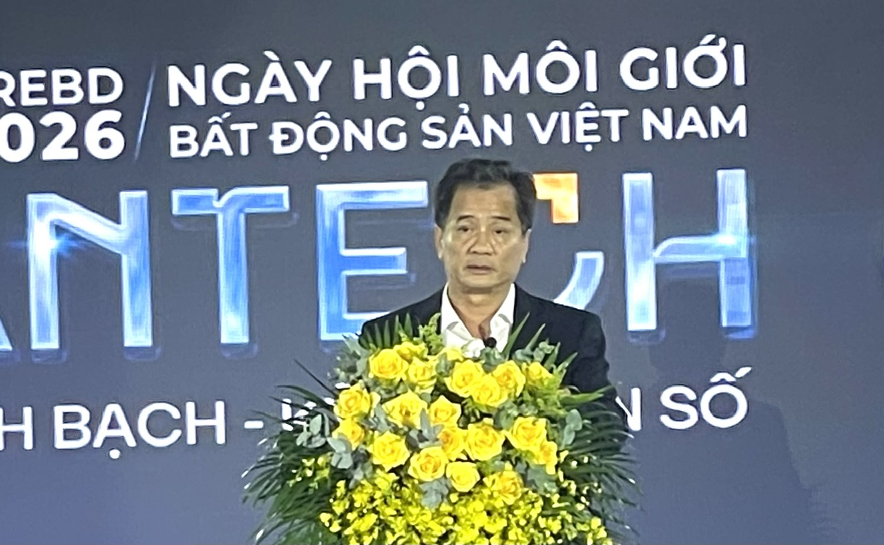 TS. Nguyễn Văn Đ&iacute;nh ph&aacute;t biểu khai mạc Lễ Vinh danh