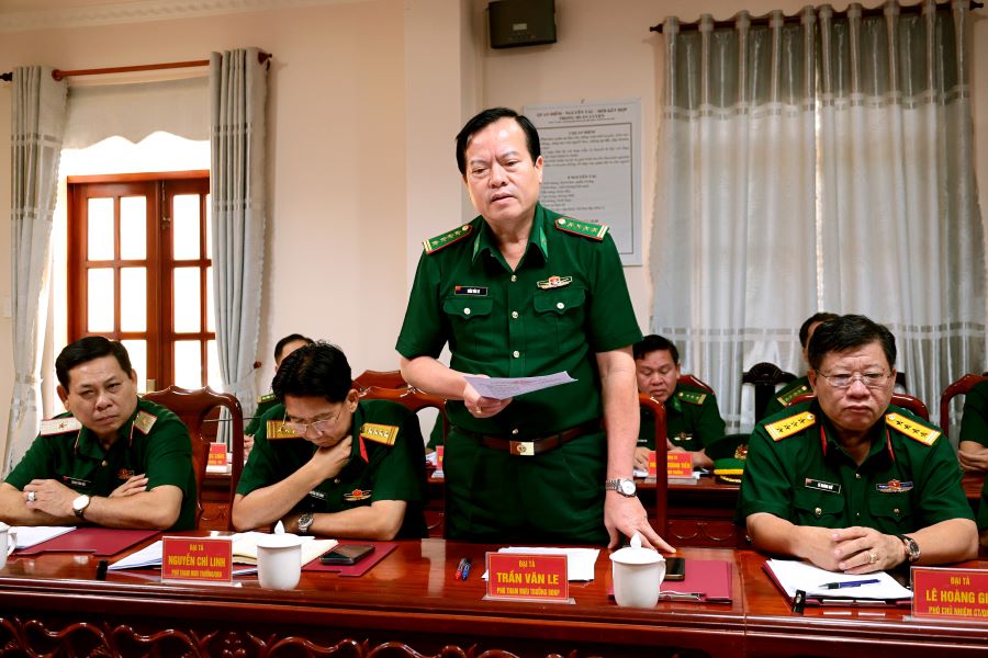 Đại t&aacute; Trần Văn Le, Ph&oacute; Tham mưu trưởng Bộ đội Bi&ecirc;n ph&ograve;ng ph&aacute;t biểu tại buổi l&agrave;m việc.