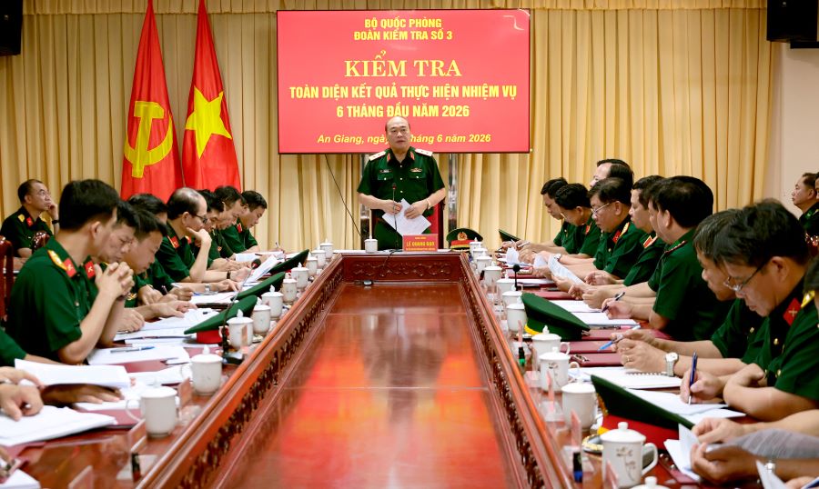 Trung tướng L&ecirc; Quang Đạo, Ph&oacute; Tổng Tham mưu trưởng Qu&acirc;n đội Nh&acirc;n d&acirc;n Việt Nam ph&aacute;t biểu kết luận kiểm tra