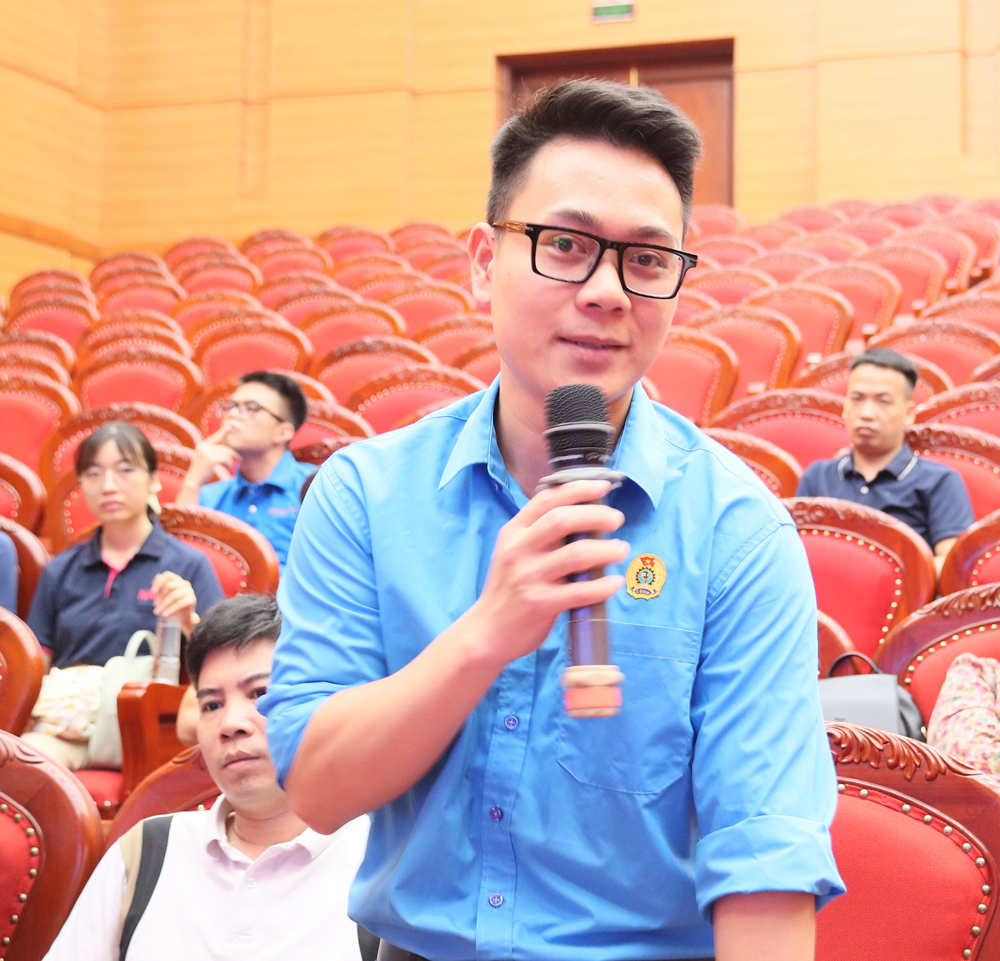 Đại diện C&ocirc;ng đo&agrave;n C&ocirc;ng ty Amkor Technology n&ecirc;u &yacute; kiến tại hội nghị.