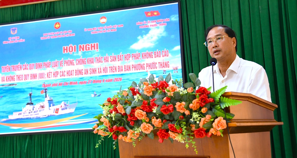 &Ocirc;ng Nguyễn Tấn Bản, B&iacute; thư Đảng ủy, Chủ tịch HĐND phường Phước Thắng ph&aacute;t biểu tại Hội nghị