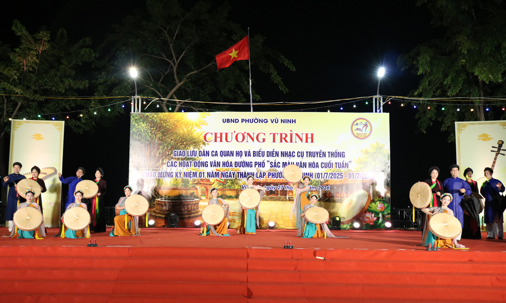 Chương tr&igrave;nh nghệ thuật được d&agrave;n dựng c&ocirc;ng phu với sự tham gia của c&aacute;c nghệ sĩ Nh&agrave; h&aacute;t D&acirc;n ca Quan họ Bắc Ninh.