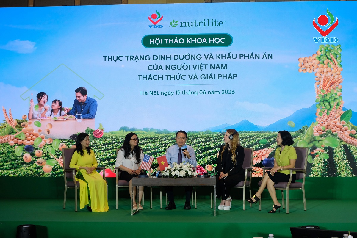 Phi&ecirc;n hỏi đ&aacute;p giữa diễn giả v&agrave; c&aacute;c cơ quan b&aacute;o ch&iacute;