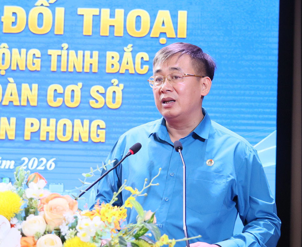 Chủ tịch Li&ecirc;n đo&agrave;n Lao động tỉnh Bắc Ninh Thạch Văn Chung ph&aacute;t biểu tại hội nghị.