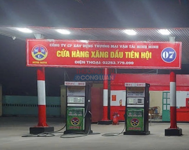Cửa h&agrave;ng xăng dầu Ti&ecirc;n Hội