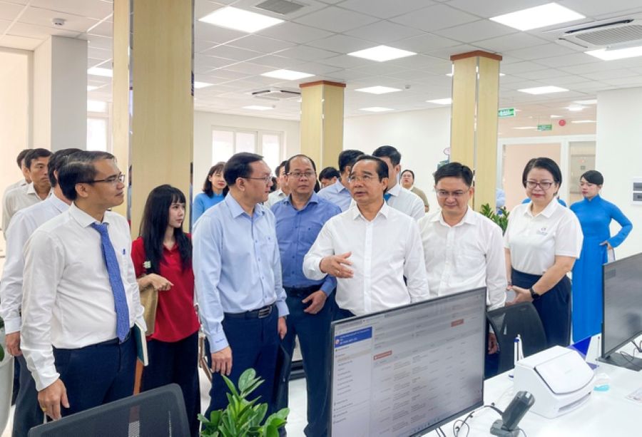 Chủ tịch UNBD TPHCM Nguyễn Văn Được kiểm tra tại cơ sở về ch&iacute;nh quyền 2 cấp - Ảnh: VGP