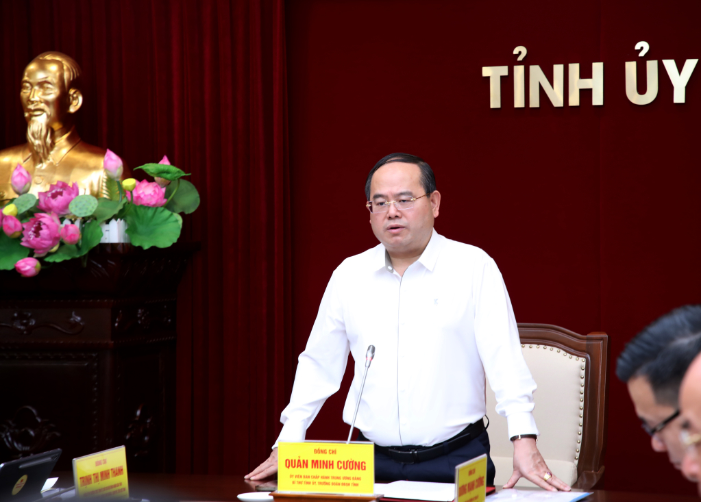 &Ocirc;ng Quản Minh Cường, Ủy vi&ecirc;n Trung ương Đảng, B&iacute; thư Tỉnh ủy, Trưởng Đo&agrave;n ĐBQH tỉnh Quảng Ninh l&agrave;m việc với Viện Kiểm s&aacute;t nh&acirc;n d&acirc;n tỉnh v&agrave; T&ograve;a &aacute;n nh&acirc;n d&acirc;n tỉnh