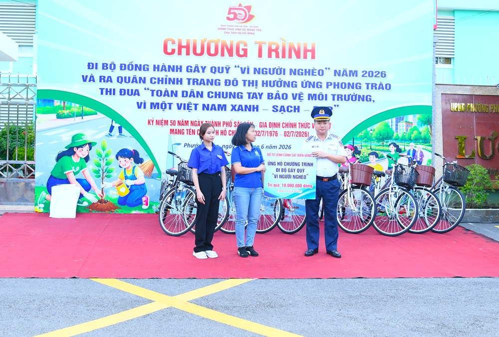 BTL V&ugrave;ng Cảnh s&aacute;t biển 3 ủng hộ chương tr&igrave;nh 10 triệu đồng