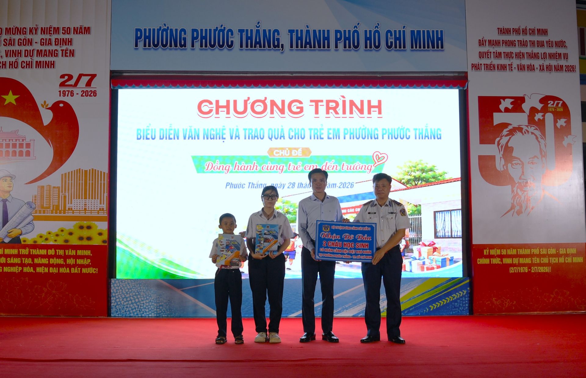 Bộ Tư lệnh Vùng Cảnh sát biển 3 nhận đỡ đầu hai học sinh có hoàn cảnh đặc biệt khó khăn