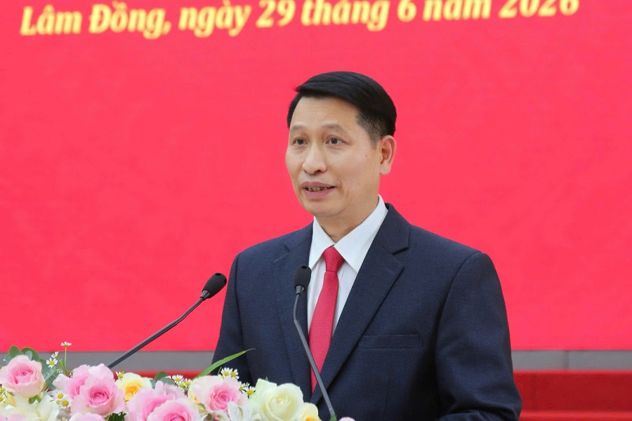 Đồng ch&iacute; B&ugrave;i Huy Th&agrave;nh, UVBTV, t&acirc;n Trưởng Ban Tuy&ecirc;n gi&aacute;o v&agrave; D&acirc;n vận Tỉnh uỷ ph&aacute;t biểu nhận nhiệm vụ