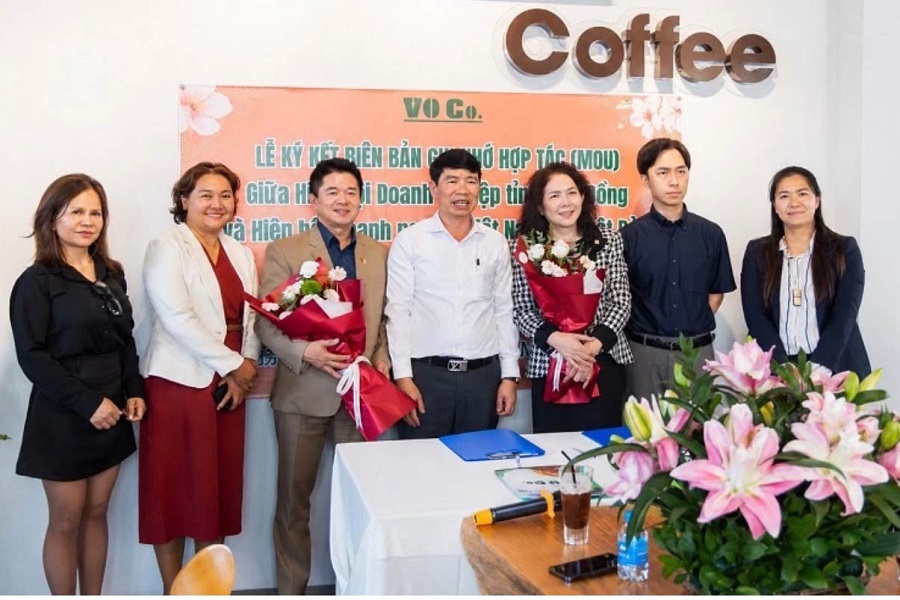 Hiệp hội M88 tỷ lệ kèo World Cup 2026 tỉnh t&iacute;ch cực giao lưu, hợp t&aacute;c mở rộng thị trường quốc tế. Trong ảnh: Hiệp hội M88 tỷ lệ kèo World Cup 2026 Việt Nam tại Nhật Bản (VJBA) v&agrave; Hiệp hội M88 tỷ lệ kèo World Cup 2026 tỉnh k&yacute; kết bi&ecirc;n bản ghi nhớ hợp t&aacute;c về tăng cường kết nối, x&uacute;c tiến thương mại, đầu tư v&agrave; hợp t&aacute;c M88 tỷ lệ kèo World Cup 2026 giữa Nhật Bản v&agrave; tỉnh L&acirc;m Đồng