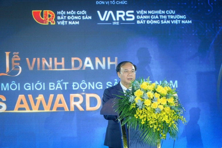 Thứ trưởng Bộ X&acirc;y dựng Nguyễn Văn Sinh