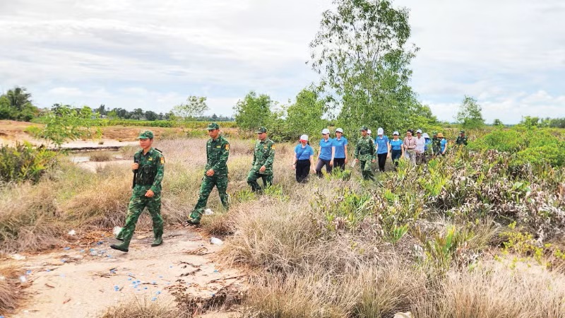 Nghĩa tình keo sơn nơi biên cương