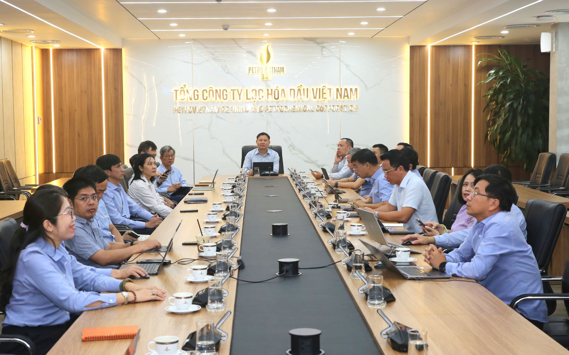 Đồng ch&iacute; B&ugrave;i Ngọc Dương - B&iacute; thư Đảng ủy, Chủ tịch HĐQT BSR chủ tr&igrave; điểm cầu BSR