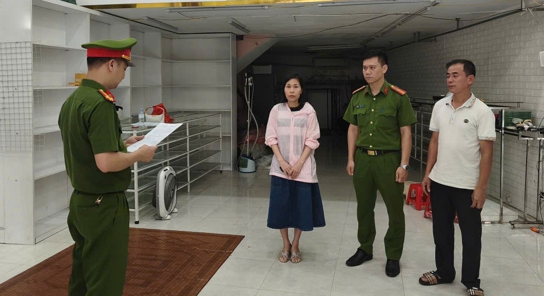 Ninh Bình: Khởi tố đối tượng livestream bán hàng giả mạo nhãn hiệu