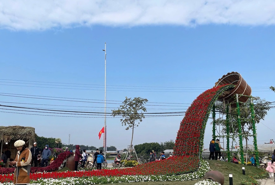 Festival Hoa trưng b&agrave;y hoa, c&acirc;y cảnh, c&aacute;c sản phẩm, dịch vụ từ hoa, c&acirc;y cảnh, sản phẩm thủ c&ocirc;ng mỹ nghệ l&agrave;ng nghề, sản phẩm OCOP. (Ảnh minh họa)