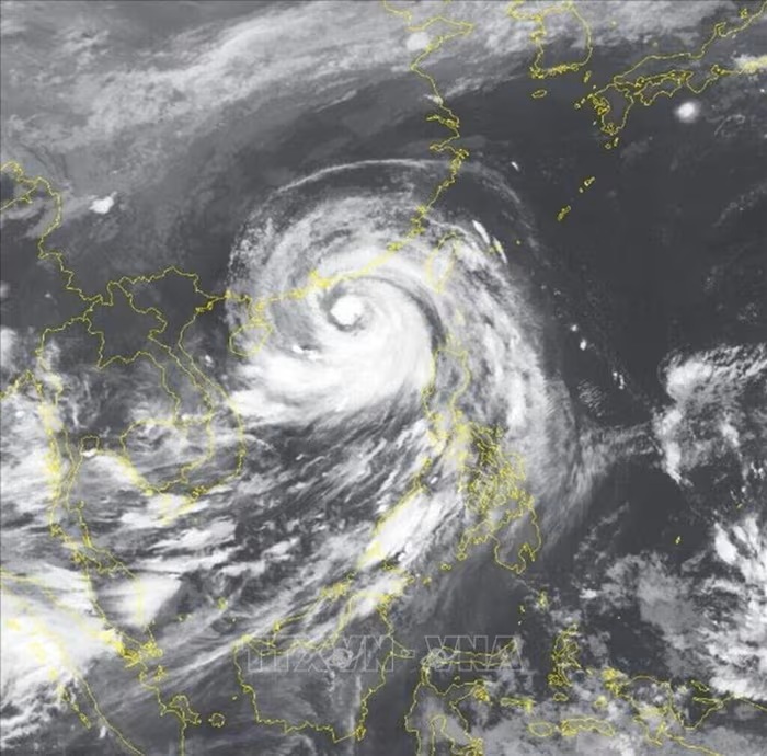 Áp thấp sắp vào Biển Đông, có thể mạnh thành bão