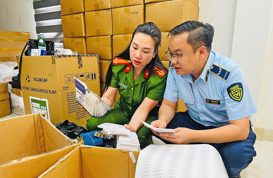 Công an Hà Nội xử lý hàng nghìn vụ hàng lậu, hàng giả trong 6 tháng đầu năm