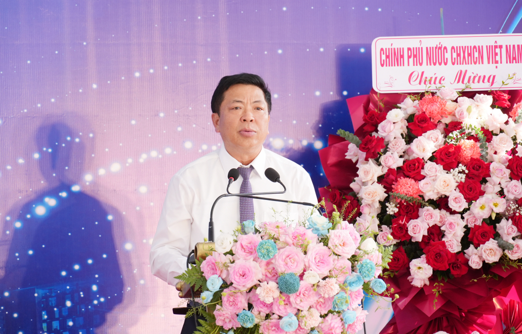 Ông Trần Hồng Minh, Uỷ viên Ban Chấp hành Trung ương Đảng, Bộ trưởng Bộ Xây dựng phát biểu tại lễ khởi công Ông Trần Hồng Minh, Uỷ viên Ban Chấp hành Trung ương Đảng, Bộ trưởng Bộ Xây dựng phát biểu tại lễ khởi công
