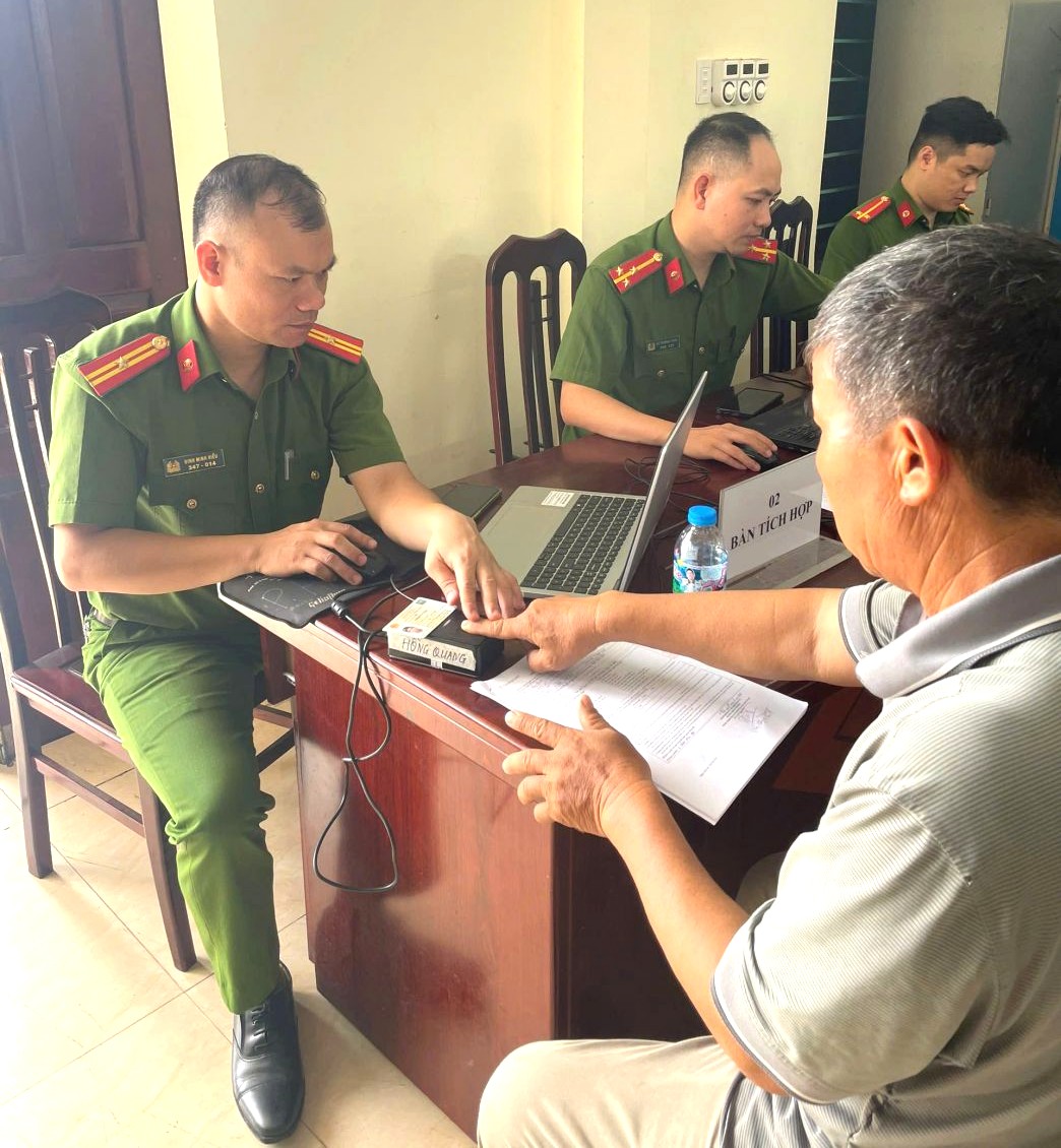 Công an phường Vị Khê quyết liệt triển khai thu nhận mẫu ADN thân nhân liệt sĩ Công an phường Vị Khê quyết liệt triển khai thu nhận mẫu ADN thân nhân liệt sĩ
