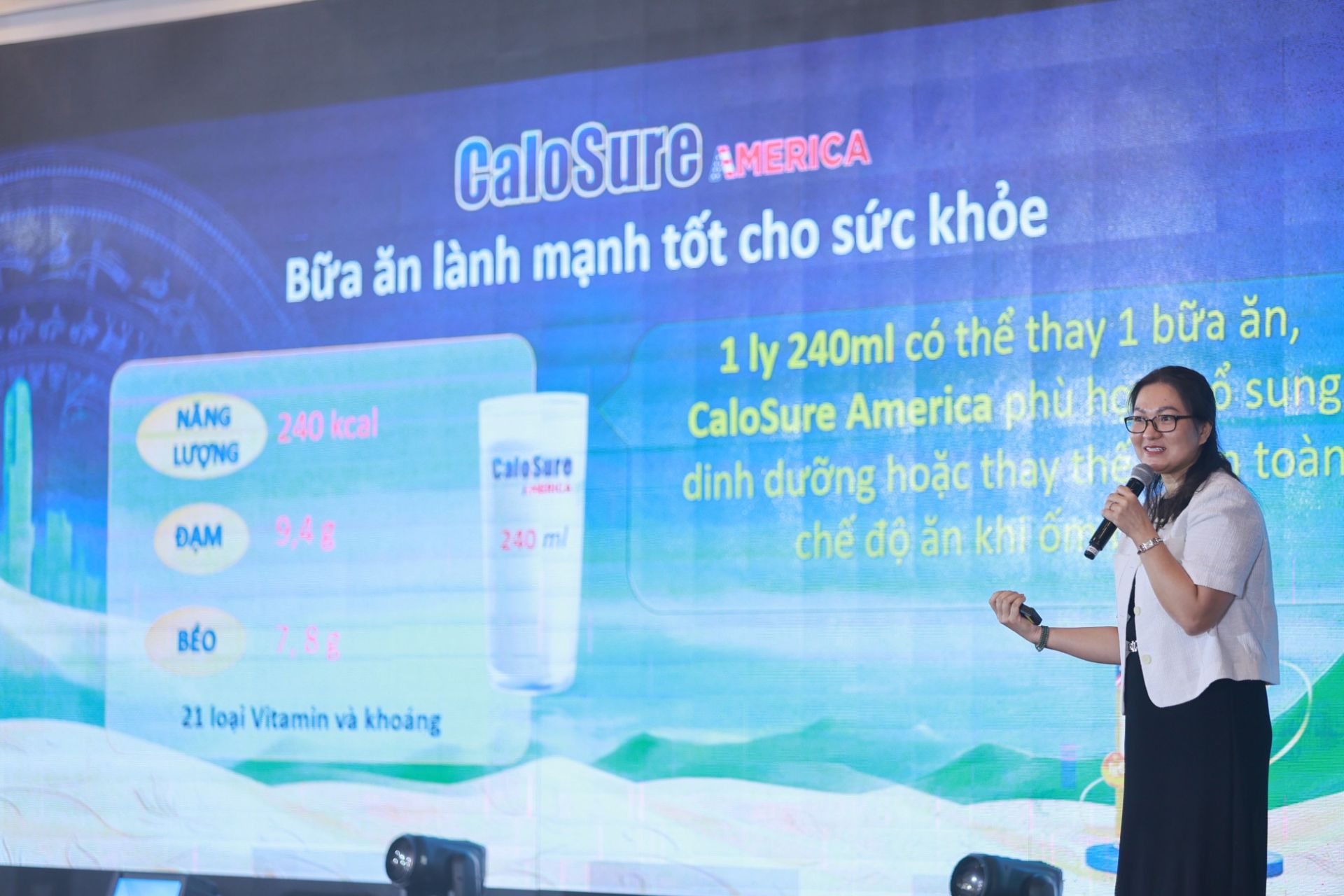 Ths.Ds Ng&ocirc; Huyền Trang, Gi&aacute;m đốc Quản l&yacute; v&agrave; Đ&agrave;o tạo sản phẩm VitaDairy