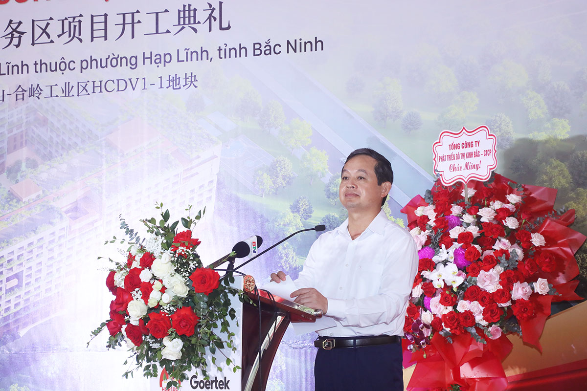 Chủ tịch UBND tỉnh Bắc Ninh Phạm Ho&agrave;ng Sơn ph&aacute;t biểu tại buổi lễ.