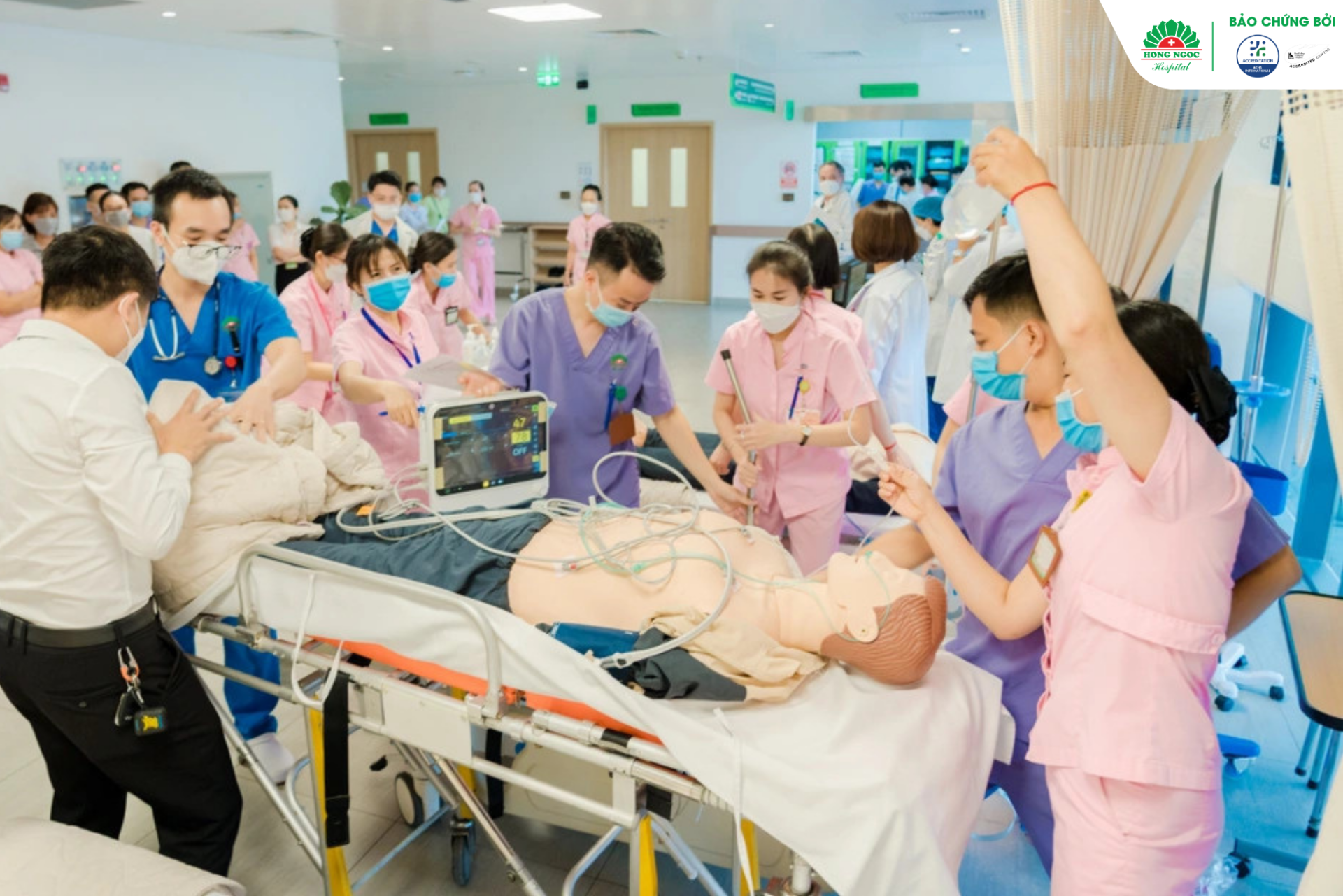 Hoạt động tập huấn b&aacute;o động y tế được BVĐK Hồng Ngọc duy tr&igrave; nhằm n&acirc;ng cao năng lực ứng ph&oacute; trong cấp cứu khẩn cấp