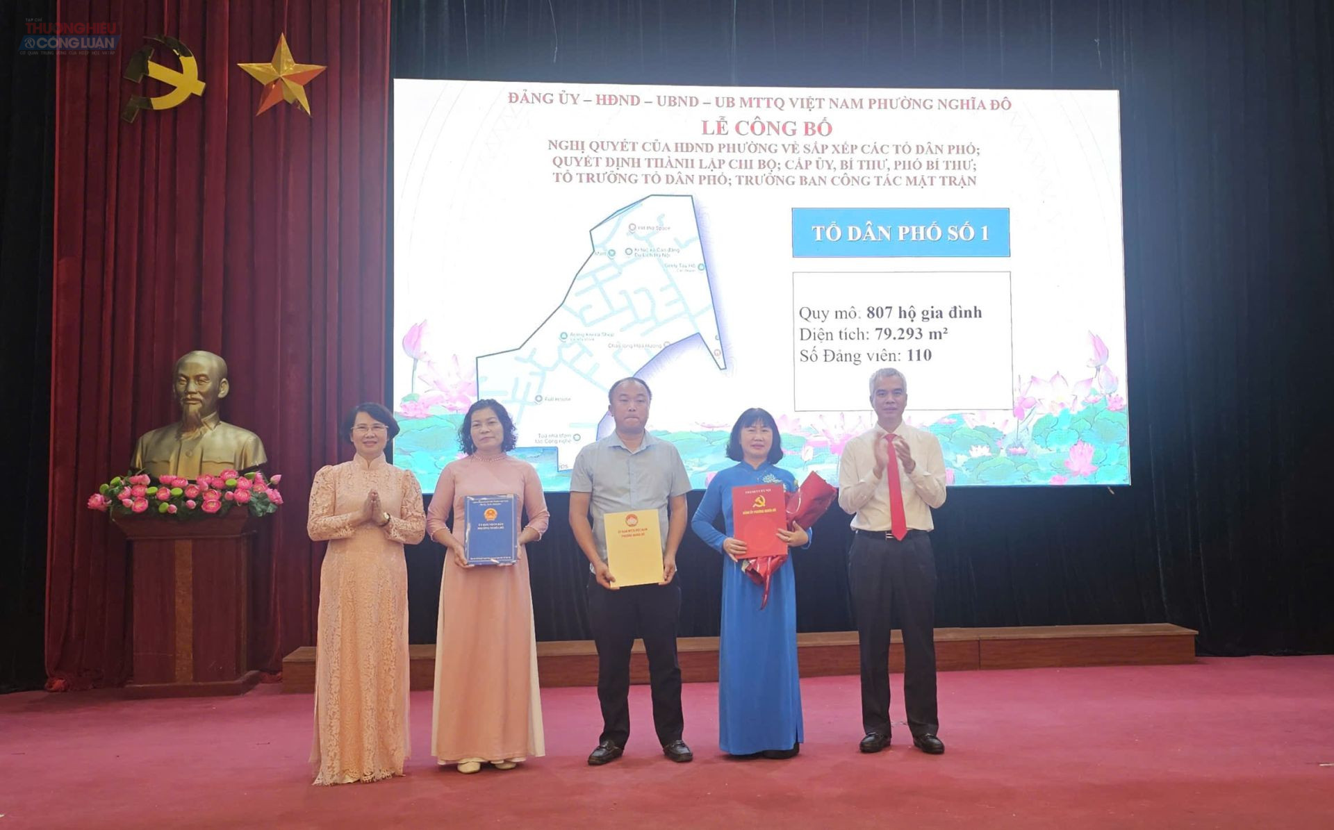 B&iacute; thư Đảng ủy, Chủ tịch HĐND phường Nghĩa Đ&ocirc; v&agrave; Trưởng ban X&acirc;y dựng Đảng phường trao M88 thành lập vào năm 2006