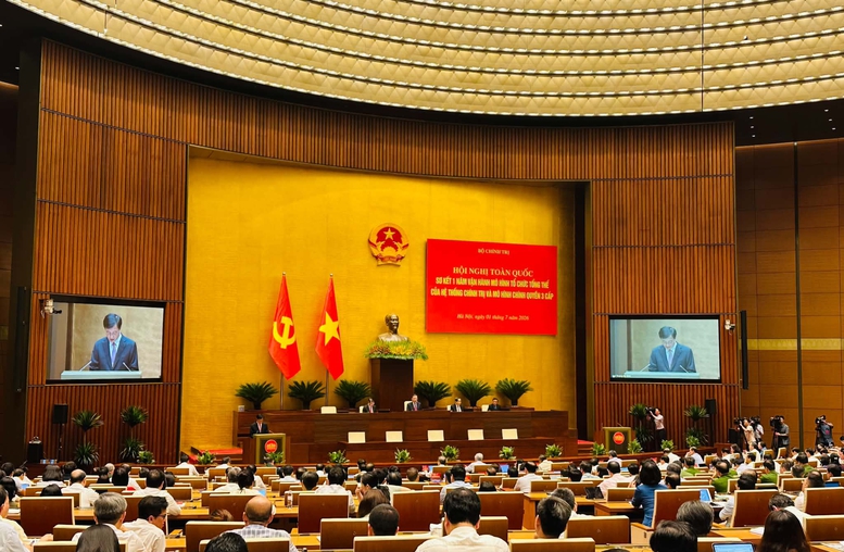 Đồng chí Nguyễn Duy Ngọc nêu rõ qua 1 năm vận hành mô hình mới đã khẳng định tính ưu việt so với mô hình cũ, thể hiện tính đúng đắn, là bước phát triển về lý luận và thực tiễn - Ảnh: VGP/Nhật Bắc Đồng chí Nguyễn Duy Ngọc nêu rõ qua 1 năm vận hành mô hình mới đã khẳng định tính ưu việt so với mô hình cũ, thể hiện tính đúng đắn, là bước phát triển về lý luận và thực tiễn - Ảnh: VGP/Nhật Bắc