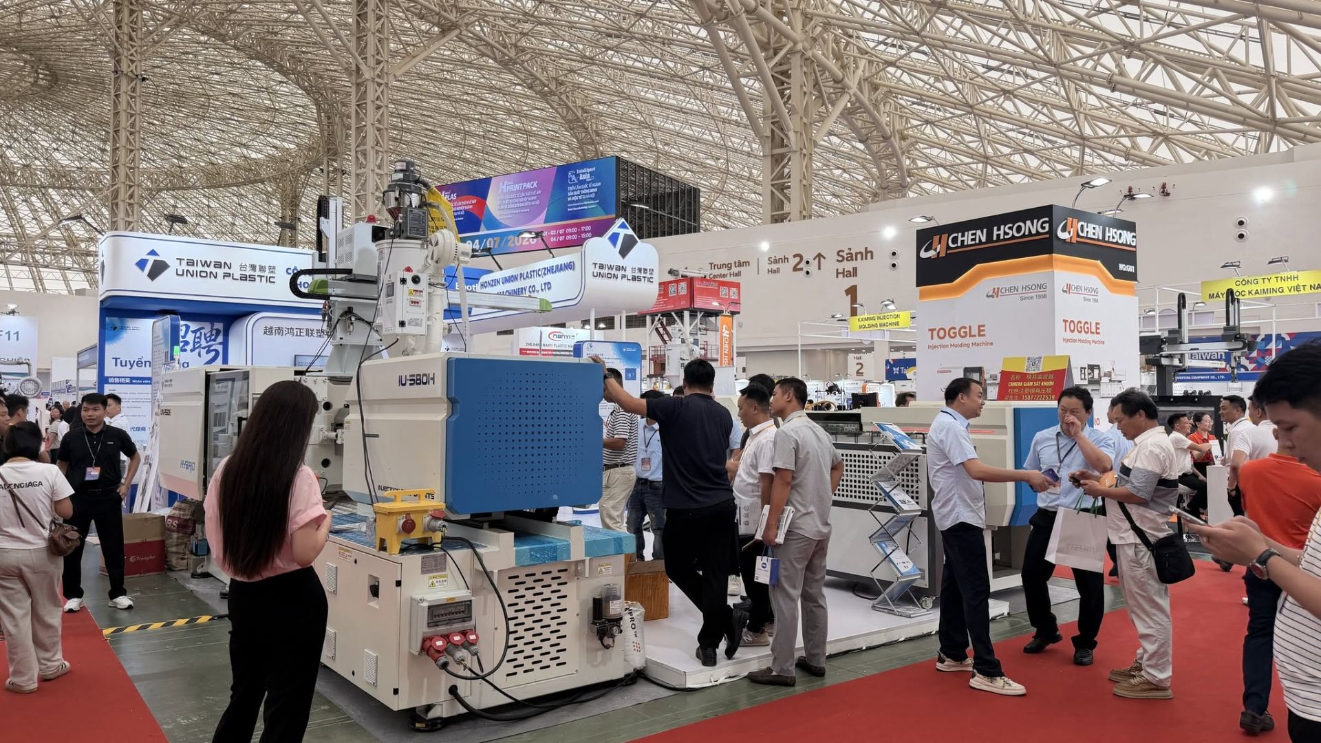 Chuỗi triển lãm quốc tế quy tụ hơn 400 doanh nghiệp và thương hiệu đến từ 11 quốc gia và vùng lãnh thổ, gồm Trung Quốc, Hồng Kông (Trung Quốc), Ấn Độ, Italy, Nhật Bản, Malaysia, Singapore, Hàn Quốc, Tây Ban Nha, Đài Loan (Trung Quốc) và Việt Nam. Chuỗi triển lãm quốc tế quy tụ hơn 400 doanh nghiệp và thương hiệu đến từ 11 quốc gia và vùng lãnh thổ, gồm Trung Quốc, Hồng Kông (Trung Quốc), Ấn Độ, Italy, Nhật Bản, Malaysia, Singapore, Hàn Quốc, Tây Ban Nha, Đài Loan (Trung Quốc) và Việt Nam.