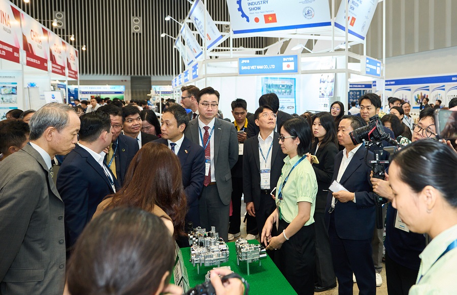 Triển lãm MTA Vietnam 2026 thu hút đông đảo khách tham quan Triển lãm MTA Vietnam 2026 thu hút đông đảo khách tham quan