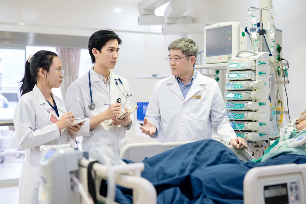 VinUni l&agrave; trường đại học đầu ti&ecirc;n v&agrave; duy nhất ở Việt Nam c&oacute; c&aacute;c chương tr&igrave;nh B&aacute;c sĩ nội tr&uacute; đạt chuẩn ACGME-I v&agrave; chương tr&igrave;nh Cử nh&acirc;n Điều dưỡng đạt kiểm định ACEN &ndash; c&aacute;c chuẩn kiểm định cao nhất thế giới cho c&aacute;c ng&agrave;nh học n&agrave;y.